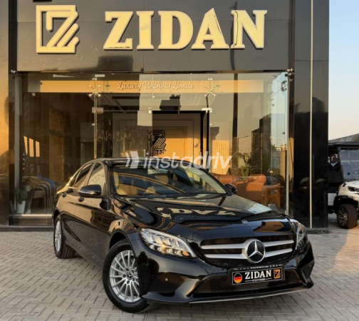 Mercedes C 180 2020 Black Automatic Used for Sale in Sheikh Zayed City - 1
