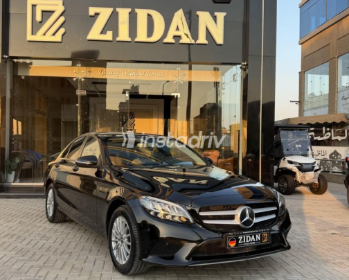 Mercedes C 180 2020 Black Automatic Used for Sale in Sheikh Zayed City - 2