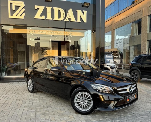 Mercedes C 180 2020 Black Automatic Used for Sale in Sheikh Zayed City - 3