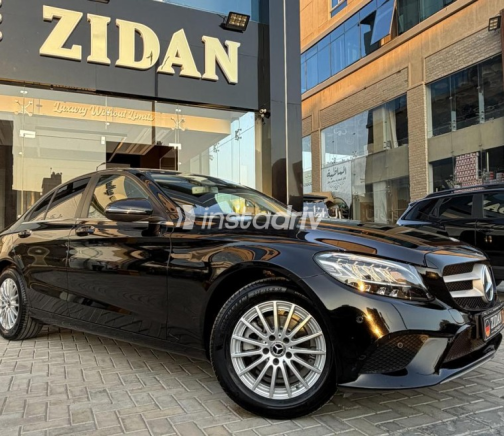 Mercedes C 180 2020 Black Automatic Used for Sale in Sheikh Zayed City - 4
