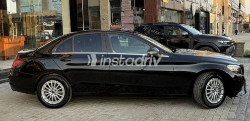 Mercedes C 180 2020 Black Automatic Used for Sale in Sheikh Zayed City - 5