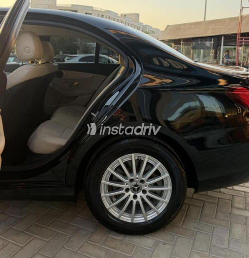 Mercedes C 180 2020 Black Automatic Used for Sale in Sheikh Zayed City - 7