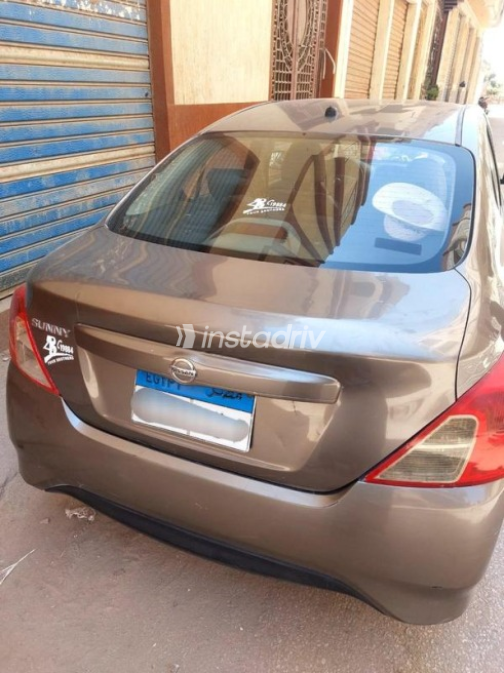 Nissan Sunny 2017 White Automatic Used for Sale in Greater Cairo ( Cairo + Giza) - 3