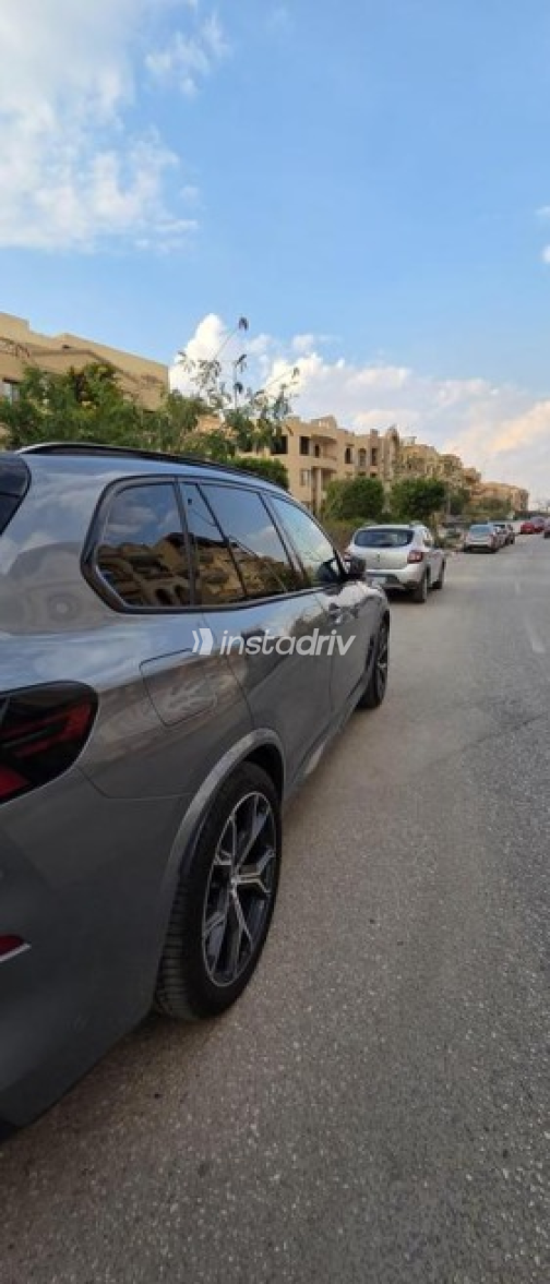 بي ام دبليو X5 M 2025 رمادي غامق أوتوماتيك مستعملة للبيع في القاهرة - 3