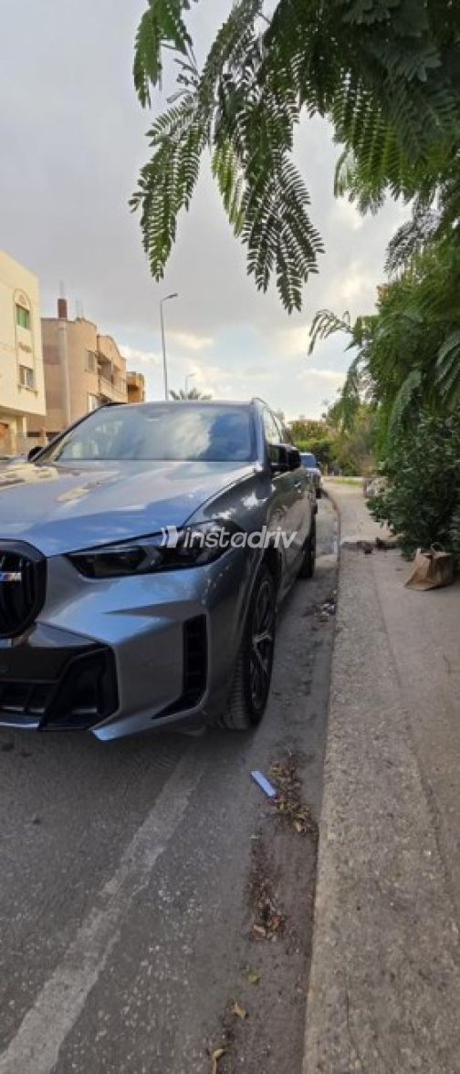 بي ام دبليو X5 M 2025 رمادي غامق أوتوماتيك مستعملة للبيع في القاهرة - 4