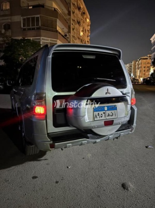 Mitsubishi Pajero 2012 Silver Automatic Used for Sale in Maadi - 1