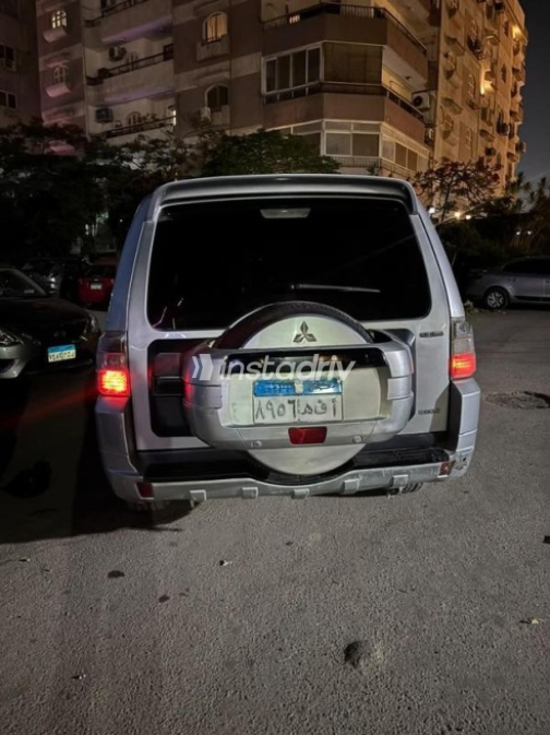 Mitsubishi Pajero 2012 Silver Automatic Used for Sale in Maadi - 3