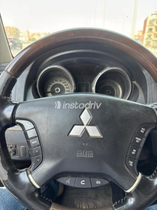 Mitsubishi Pajero 2012 Silver Automatic Used for Sale in Maadi - 4