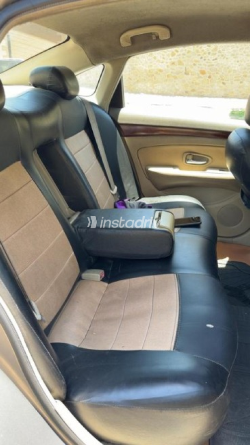 Nissan Bluebird 2010 Silver Automatic Used for Sale in Giza - 7