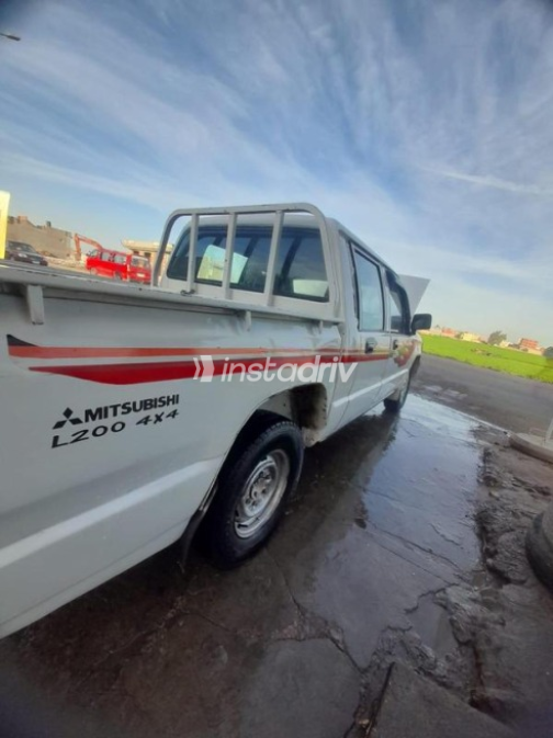 ميتسوبيشي L 200 2003 أبيض يدوي مستعملة للبيع في الدلنجات - 2