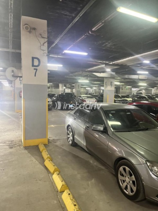 Mercedes C 180 2009 Gray Automatic Used for Sale in Al Shorouk - 2