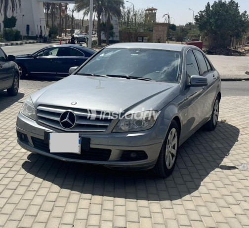 Mercedes C 180 2009 Gray Automatic Used for Sale in Al Shorouk - 4