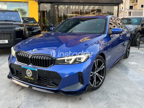 BMW 320 2024 Dark Blue Automatic Used for Sale in Cairo - 4