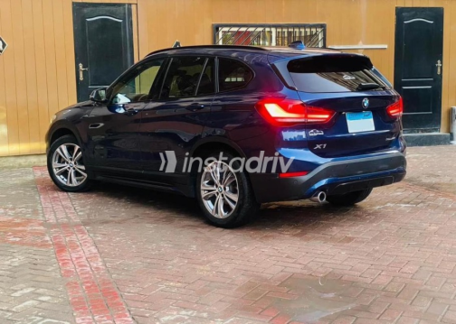بي ام دبليو X1 2020 أزرق غامق أوتوماتيك مستعملة للبيع في شيراتون - 3