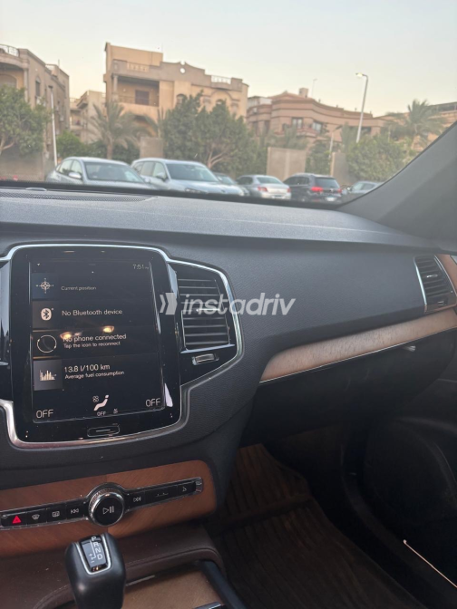 فولفو XC90 2021 أبيض أوتوماتيك مستعملة للبيع في القاهرة - 3