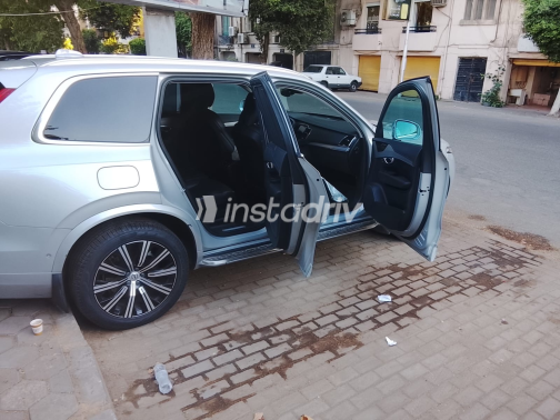 فولفو XC90 2023 فضي أوتوماتيك مستعملة للبيع في الزمالك - 1