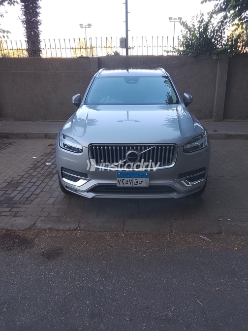 فولفو XC90 2023 فضي أوتوماتيك مستعملة للبيع في الزمالك - 4