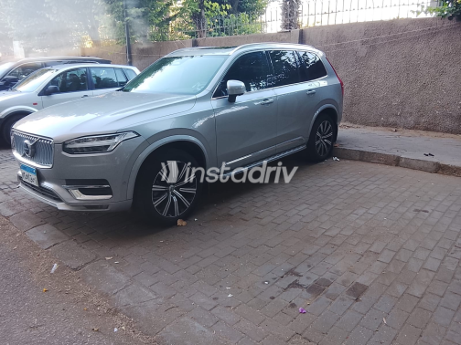 فولفو XC90 2023 فضي أوتوماتيك مستعملة للبيع في الزمالك - 6