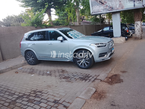فولفو XC90 2023 فضي أوتوماتيك مستعملة للبيع في الزمالك - 7