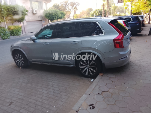 فولفو XC90 2023 فضي أوتوماتيك مستعملة للبيع في الزمالك - 9