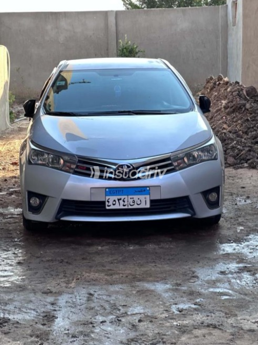 Toyota Corolla 2016 Silver Automatic Used for Sale in Faqous - 1