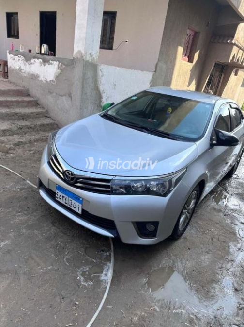 Toyota Corolla 2016 Silver Automatic Used for Sale in Faqous - 3