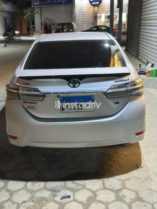 Toyota Corolla 2016 Silver Automatic Used for Sale in Faqous - 9