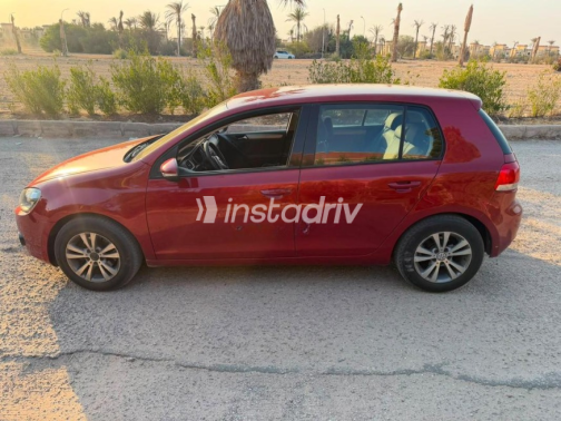 Volkswagen Golf 6 2011 Dark Red Automatic Used for Sale in Sheikh Zayed City - 3