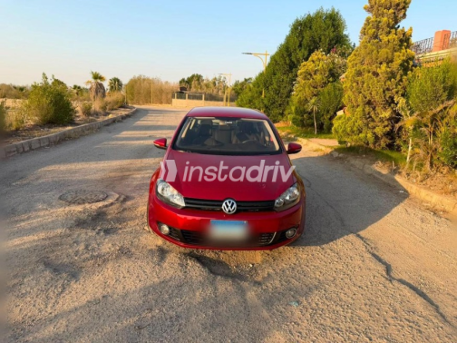 Volkswagen Golf 6 2011 Dark Red Automatic Used for Sale in Sheikh Zayed City - 5