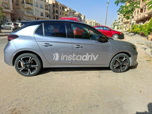 اوبل كورسا 2022 أبيض أوتوماتيك مستعملة للبيع في القاهرة الكبرى ( القاهرة - الجيزة) - 4