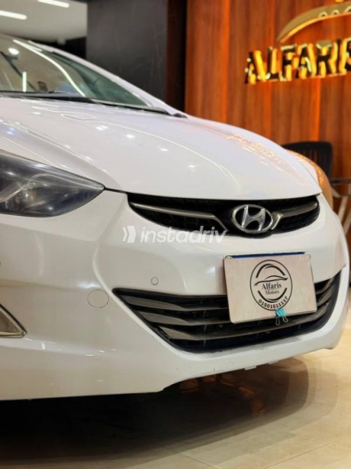 Hyundai Avante 2012 White Automatic Used for Sale in Nasr city - 3