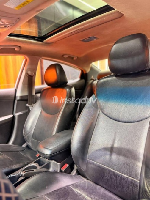 Hyundai Avante 2012 White Automatic Used for Sale in Nasr city - 7