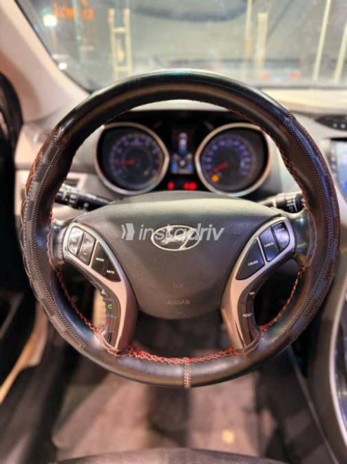Hyundai Avante 2012 White Automatic Used for Sale in Nasr city - 9