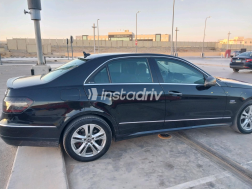 مرسيدس E 250 2011 أسود أوتوماتيك مستعملة للبيع في الجيزة - 1