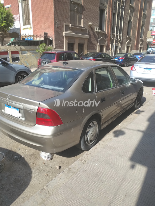 اوبل فيكترا 2003 برونزي أوتوماتيك مستعملة للبيع في القاهرة - 1