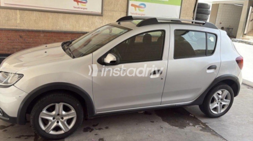 Renault Sandero Step Way 2016 Silver Automatic Used for Sale in Nasr city - 8