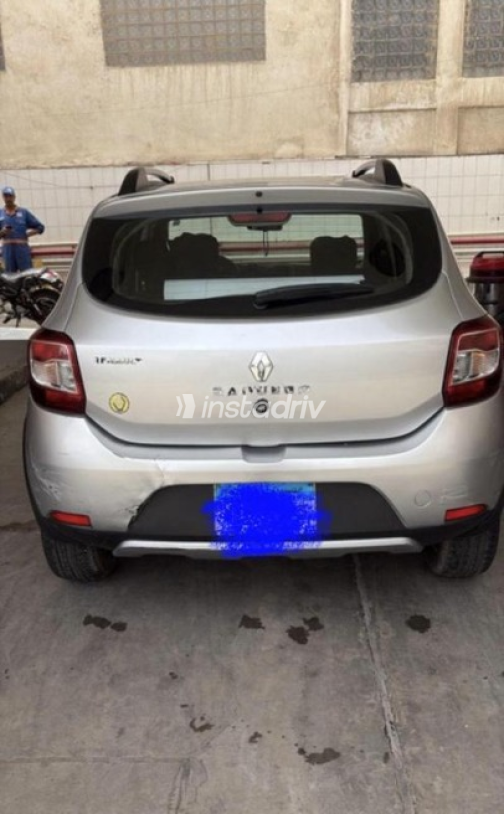 Renault Sandero Step Way 2016 Silver Automatic Used for Sale in Nasr city - 9