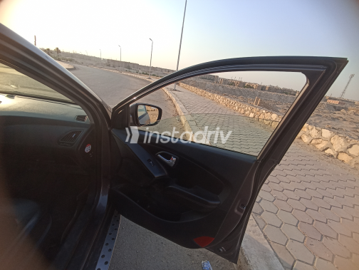 هيونداي IX 35 2014 بني أوتوماتيك مستعملة للبيع في حلوان - 3