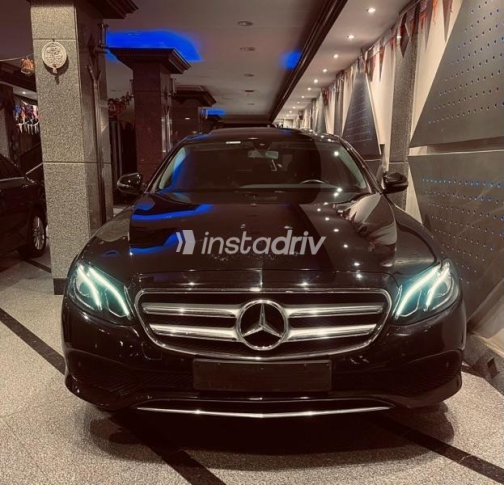 Mercedes E 180 2018 Black Automatic Used for Sale in Cairo - 2
