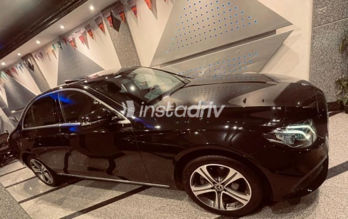 Mercedes E 180 2018 Black Automatic Used for Sale in Cairo - 3