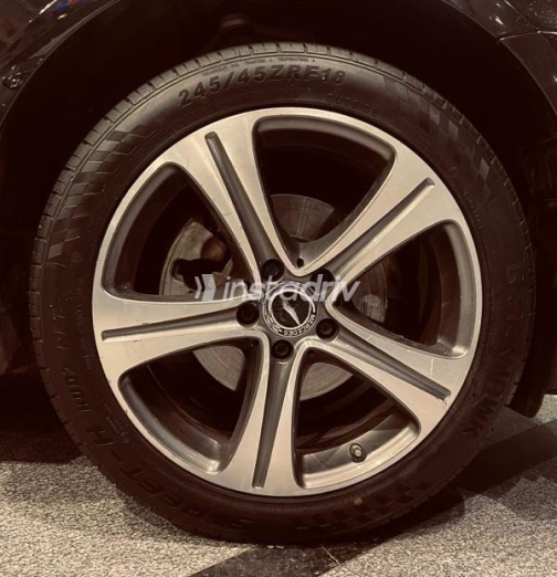 Mercedes E 180 2018 Black Automatic Used for Sale in Cairo - 6