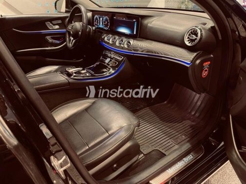 Mercedes E 180 2018 Black Automatic Used for Sale in Cairo - 9