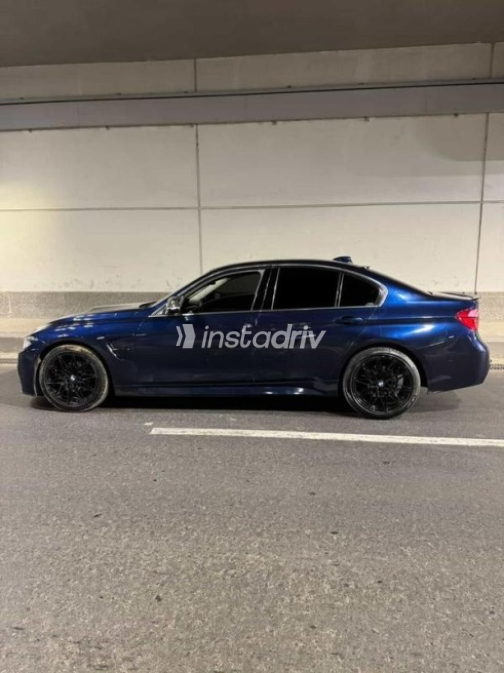 BMW 320 2018 Blue Automatic Used for Sale in Cairo - 4