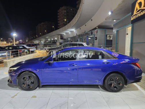 Hyundai Elantra 2021 Dark Blue Automatic Used for Sale in Nasr city - 6