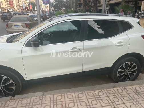 Nissan Qashqai 2015 White Automatic Used for Sale in Ain Shams - 2
