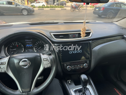 Nissan Qashqai 2015 White Automatic Used for Sale in Ain Shams - 5