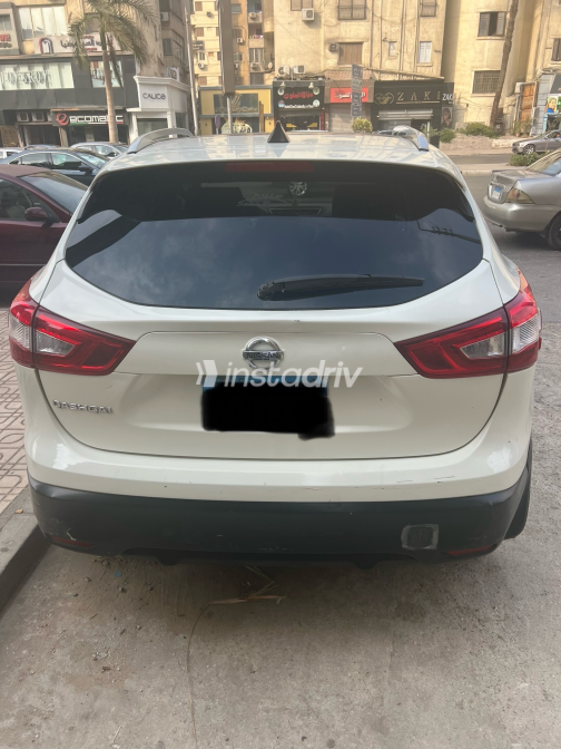 Nissan Qashqai 2015 White Automatic Used for Sale in Ain Shams - 7