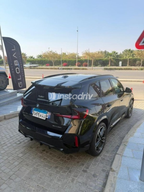 بي ام دبليو X1 2025 أسود أوتوماتيك مستعملة للبيع في مدينتى - 2