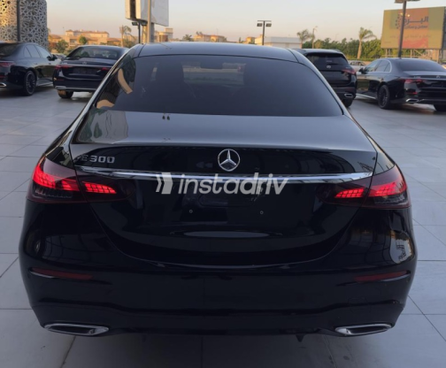 مرسيدس E 300 2021 أسود أوتوماتيك مستعملة للبيع في مدينة الشيخ زايد - 2