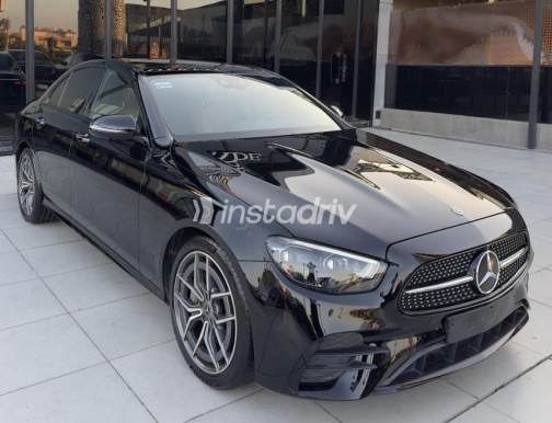 مرسيدس E 300 2021 أسود أوتوماتيك مستعملة للبيع في مدينة الشيخ زايد - 4